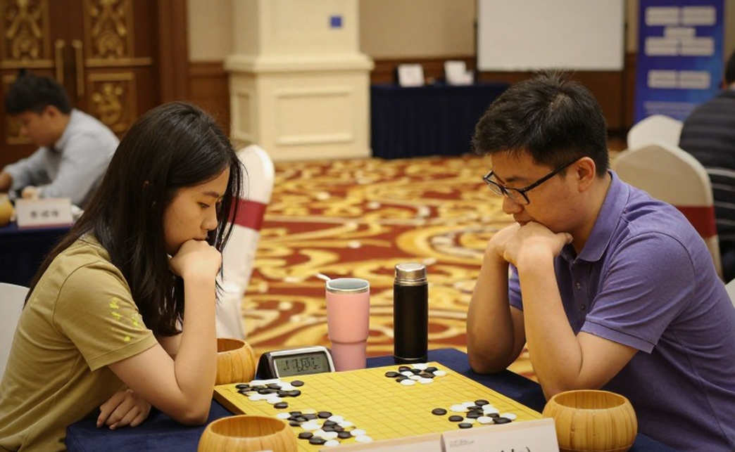 Khi tiêu đề FIDE che khuất tiếng vọng khán đài trống: Bài học từ khóa chống Scotch Khi tiêu đề FIDE che khuất tiếng vọng khán đài trống: Bài học từ khóa chống Scotch