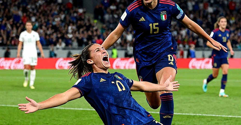 When the Old Wave Retreats: The Story of a Female Pundit in the Men's Football Festival
