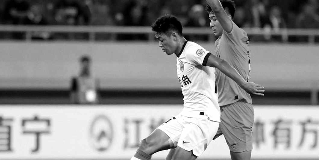 A 27-Year-Old Goalkeeping Coach at MU and PSG's Grievance: Reading a Hot-News Clip Through a Referee's Eyes