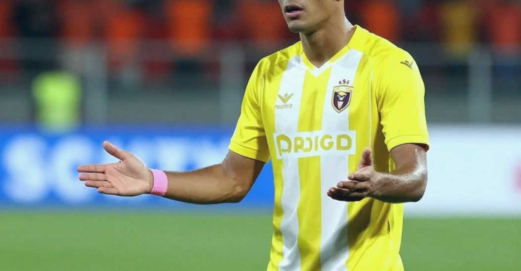 Chấn thương Xuân Sơn mở cửa cho Williams Minh Hoàng: Bài kiểm tra không thể trì hoãn Chấn thương Xuân Sơn mở cửa cho Williams Minh Hoàng: Bài kiểm tra không thể trì hoãn