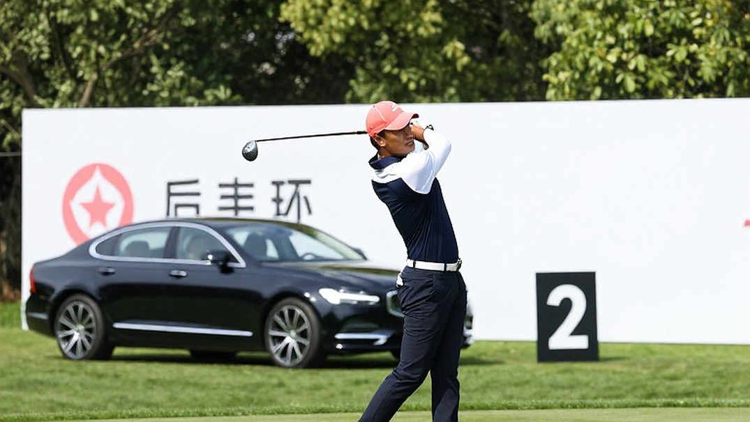 Aerated Greens and the Right to Walk Away: Vietnamese Golf's Maintenance Dilemma in Peak Season Aerated Greens and the Right to Walk Away: Vietnamese Golf's Maintenance Dilemma in Peak Season