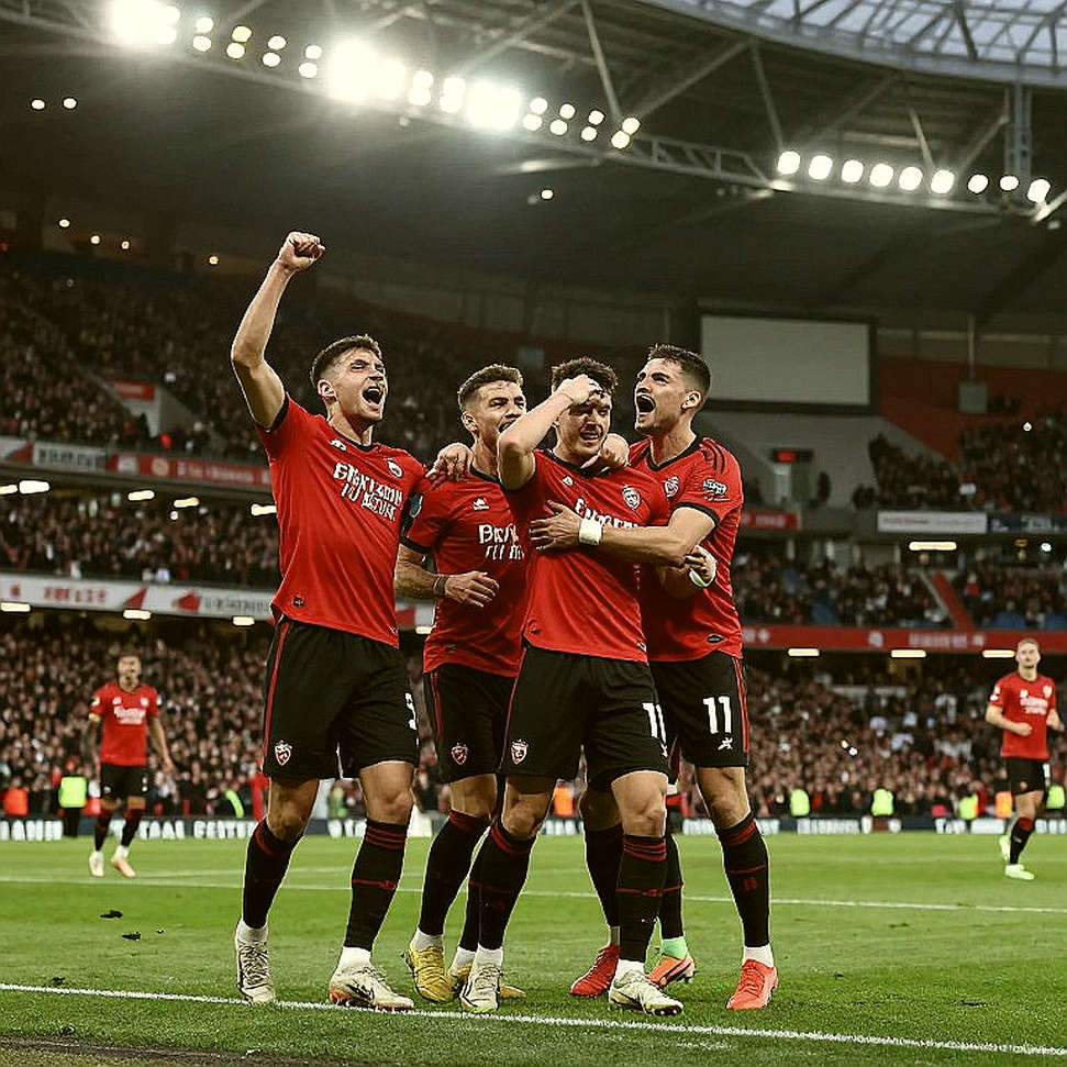 The Rhythm That Doesn't Lie: Fitness, Fixtures and the Hidden Side of Vietnamese Football The Rhythm That Doesn't Lie: Fitness, Fixtures and the Hidden Side of Vietnamese Football