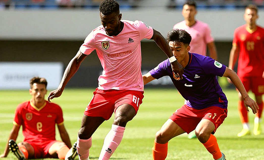 Asian Cup 2027 không hoãn: Kim Sang Sik, Xuân Son và canh bạc đặt cược vào một chân sút
