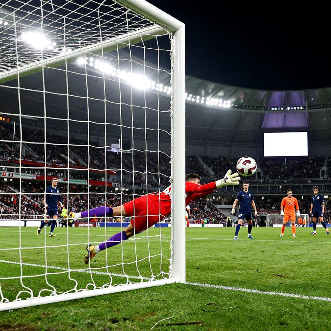 A Night Without Lights in Tan An: Long An and Thep Can Tho Draw 0-0 and the Cracks of Lower-Tier Football A Night Without Lights in Tan An: Long An and Thep Can Tho Draw 0-0 and the Cracks of Lower-Tier Football