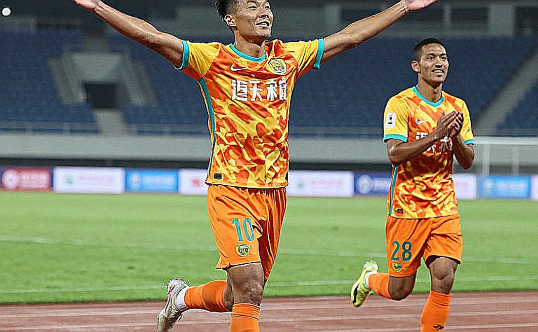 Blessin đến Gladbach: Người mang nhịp Rangnick về sân vận động đang nín thở Blessin đến Gladbach: Người mang nhịp Rangnick về sân vận động đang nín thở