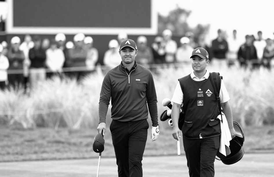 Caddie Walks Off Mid-Round at the Biltmore Championship: When a Man Silently Turns His Back Before the Applause Arrives Caddie Walks Off Mid-Round at the Biltmore Championship: When a Man Silently Turns His Back Before the Applause Arrives