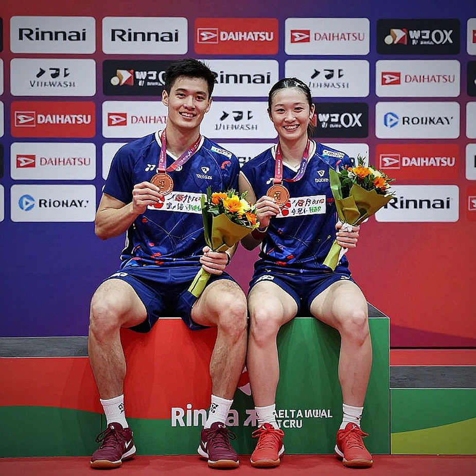 Chiếc bàn kim loại ở Thượng Hải và vòng đấu không được tua lại