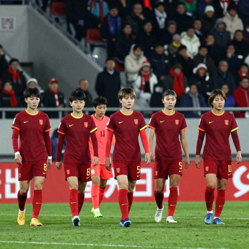 Khoảng lặng trên băng ghế dự bị: Hồ sơ Cristiano Ronaldo và một câu chuyện chưa được xác minh