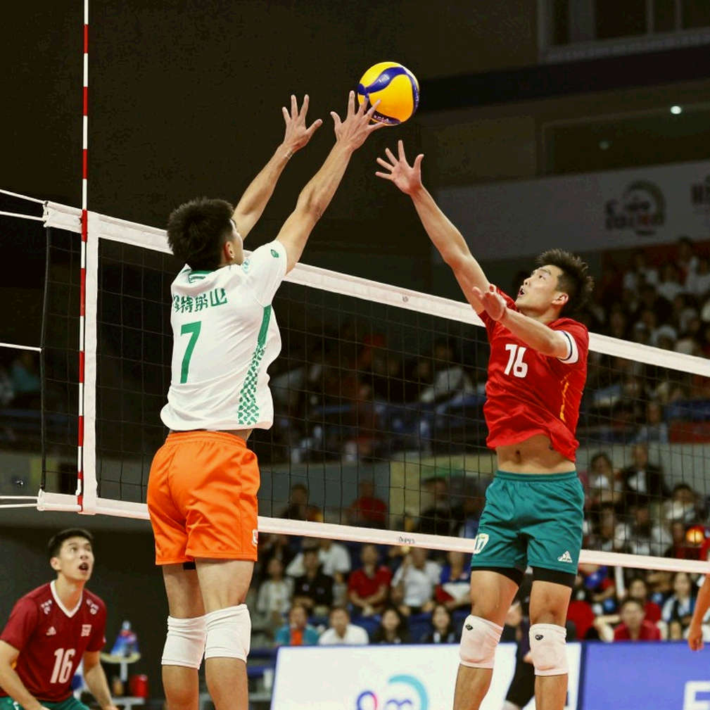 108-108: Khi ngôi vô địch được định đoạt bằng hai điểm, và một cái tên bị gọi sai