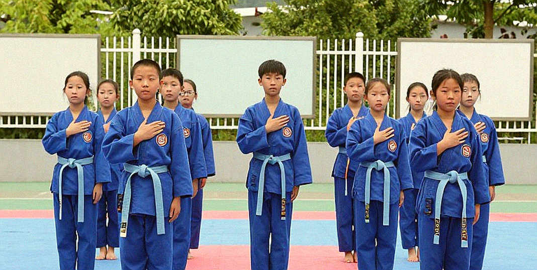 Barcelos rời lồng bằng cáng ở tuổi 39: UFC cần đọc lại cách ghép trận cho những lão tướng Barcelos rời lồng bằng cáng ở tuổi 39: UFC cần đọc lại cách ghép trận cho những lão tướng
