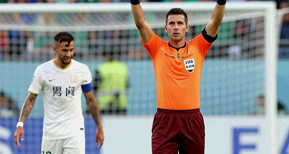 The Argentina Armband and a Succession Contract Not Signed by Messi The Argentina Armband and a Succession Contract Not Signed by Messi