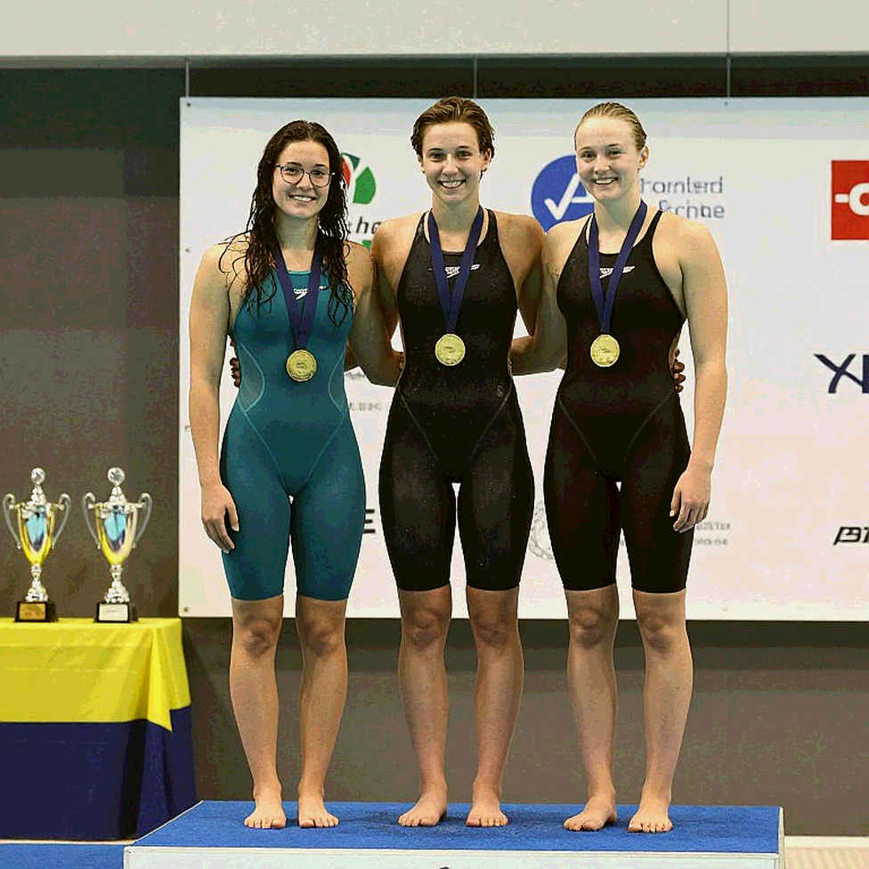 Jenna Forrester phá kỷ lục 400m hỗn hợp nữ ngắn: 4:28.39, áo vải và bài toán gần 10 giây